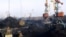 Уголь из ЮАР разгружается в Одессе. Декабрь 2015 года