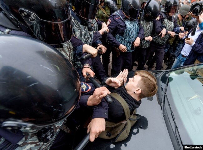 Задержания во время протестных акций в России