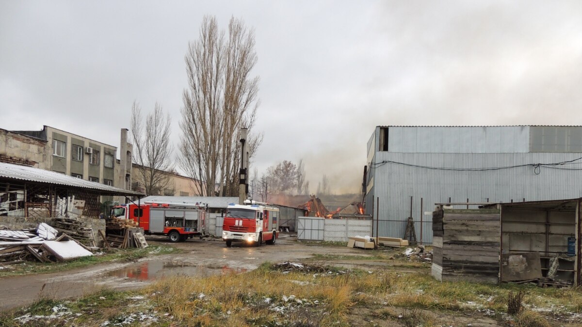 Пожар на мебельном складе