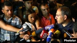 Armenia - Opposition leader Nikol Pashinian speaks to journalists in Yerevan, 18Jul2016.