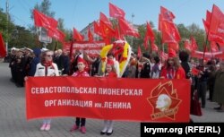 Первомайская демонстрация в Крыму, 2016: ностальгия по советской обрядности