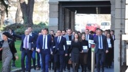 Predaja potpisa liste "Aleksandar Vučić - za našu decu"