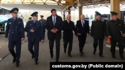Максім Рыжанкоў у пункту пропуску «Берасьце» на мяжы з Польшчай