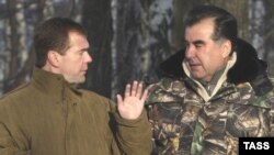 Президент Имомали Раҳмон Москвага килган сўнгги сафари чоғида Кремл раҳбари билан ҳарбий соҳадаги ҳамкорликни ривожлантириш масаласини муҳокама қилди.