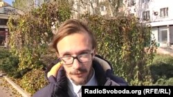 Чоловік каже, що часто буває на підконтрольній Україні території і жодного разу не помічав поганого ставлення
