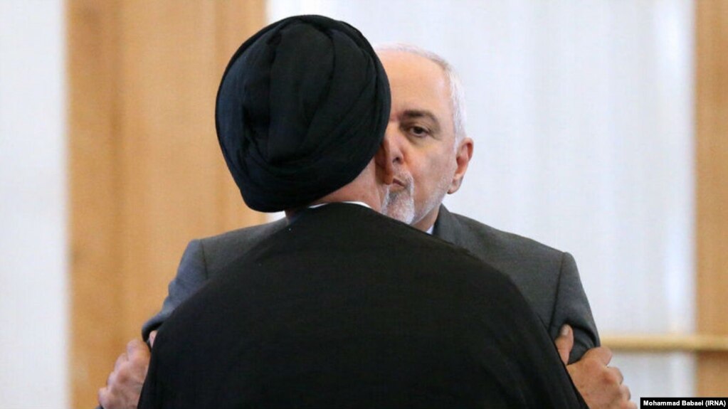 محمدجواد ظریف در وضعیت دشواری قرار گرفته است، ایده‌های دیپلماتیکش شکست خورده‌اند و نیازمند تاکتیک تازه‌ای برای کسب اعتماد و اعتبار است. 