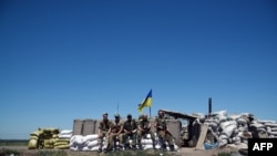 Українські військові під Мар’їнкою в червні 2015 року