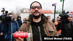 Kirill Serebrennikov speaks to the media before his court hearing in Moscow on October 25.