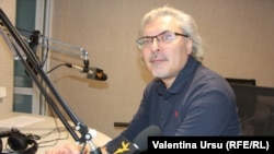 Sorin Hadârcă, în studioul Europei Libere de la Chișinău