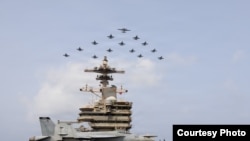 Авианосец и самолёты США