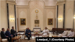 Аляксандар, Віктар і Мікалай Лукашэнкі на сустрэчы з султанам Амана. 1 сьнежня 2025