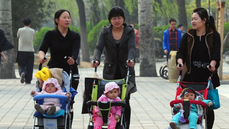 Кина им дозволи на паровите да имаат три деца