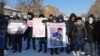 Участники митинга с требованием политических реформ и освобождения политзаключенных. Уральск, 28 февраля 2021 года. 