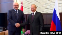 Alyaksandr Lukashenka meets with Russian President Vladimir Putin (right) in Sochi in September 2020.