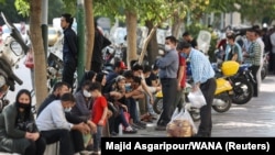 تعدادی از افغانهای که در جریان یک و نیم سال گذشته به ایران مهاجر شده اند