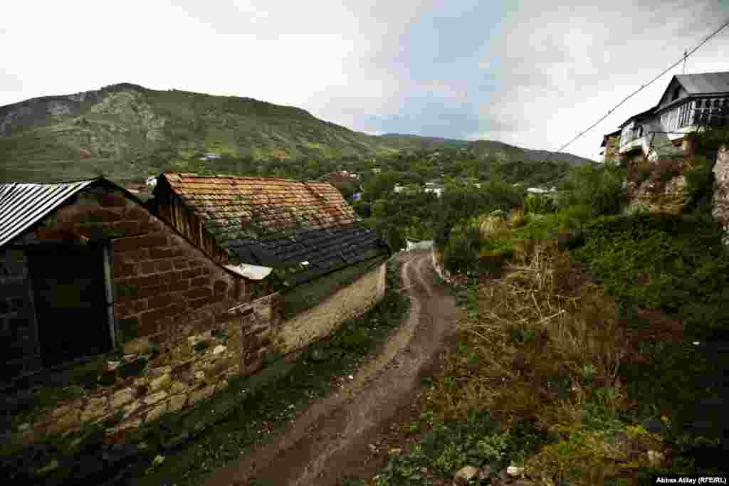 80-ci illərin sonundan başlayan xalqların deportasiyaları zamanı isə boş qalmış kəndə Ermənistandan deportasiya edilmiş azərbaycanlılar yerləşdirilib.