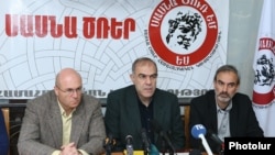 Armenia -- Sasna Tsrer party leaders Zhirayr Sefilian (right) and Varuzhan Avetisian (left) at a press conference in Yerevan, December 25, 2018.