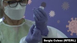 Moldova - Institutul de Medicină Urgență - primele vaccinări anti Covid-19, AstraZeneca, Chișinău 2 martie 2021