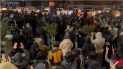 Iran – o nouă noapte de proteste și noi ciocniri între protestatari și poliție