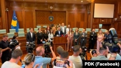 Deputetë të Partisë Demokratike të Kosovës (PDK) dhe Aleancës në sallën e Kuvendit të Kosovës, më 12 gusht 2026.
