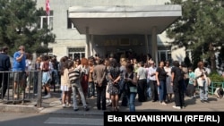 18 სექტემბერს, 21-ე სკოლასთან მისი გადარჩენის მოთხოვნით აქცია გამართეს მოსწავლეებმა და მშობლებმა 