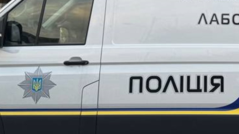 Поліція: двоє людей постраждали через вибух автомобіля в Дніпрі