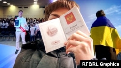 Фотоколаж: кримчанин Артем Звенигородський із паспортом громадянина РФ та атестатом про закінчення навчання, а також із прапором України на майдані Незалежності в Києві