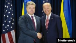 Ukraine's Petro Poroshenko (left) meets with Joe Biden in New York in September.