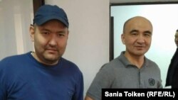 Activists Talghat Ayan (left) and Maks Boqaev in a courtroom in Atyrau in October 2016