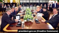 Liderët evropianë gjatë një takimi me presidentin amerikan, Donald Trump, dhe presidentin ukrainas, Volodymyr Zelensky, gusht 2025.