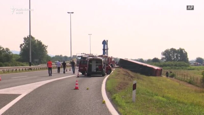 Pamje nga vendi i aksidentit me autobus në Kroaci