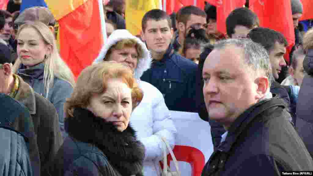 16 ianuarie 2016. Liderii Partidiului Socialiștilor Zinaida Greceanâi și Igor Dodon în fața coloanei de protestatari