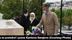Predstavnici Vlade Kantona Sarajevo polažu cvijeće, Sarajevo, 2. maj 2020.