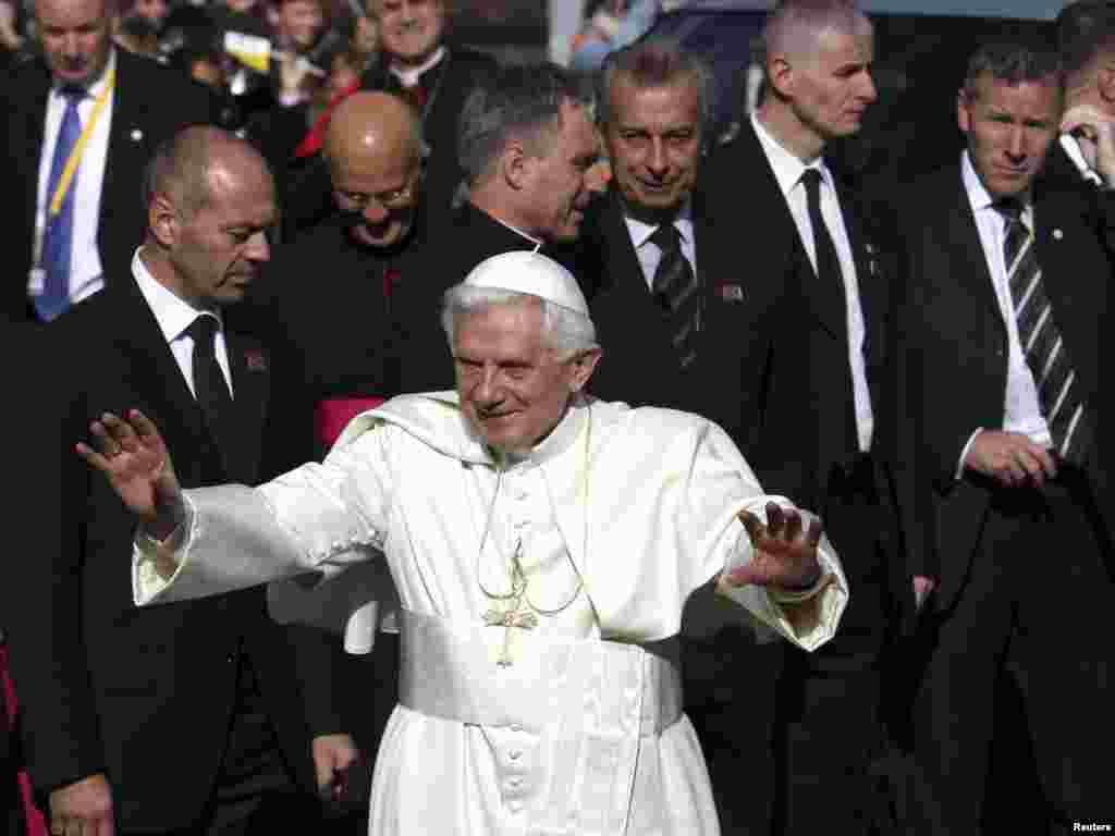 Vizitë historike e Papa Benediktit XVI në Britani.