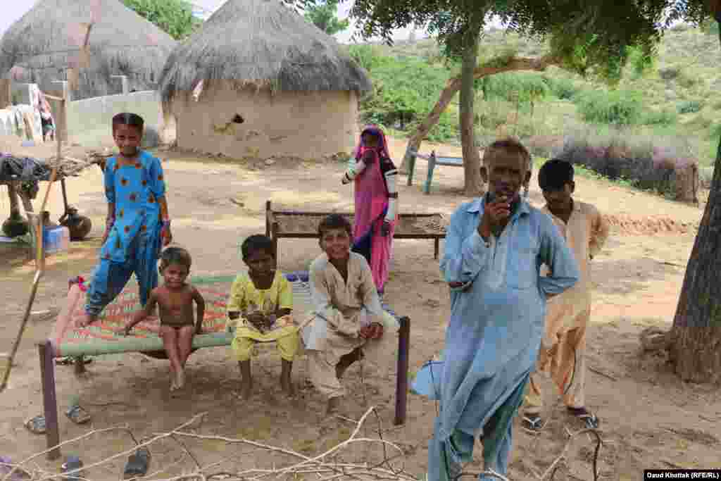 Families live in makeshift houses called “chunra” and sleep under the open sky at night.