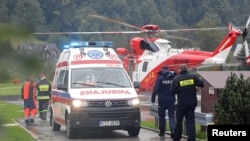 Хеликоптер и линейка са част от спасителна мисия в планините Татра в Полша