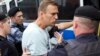 Алексея Навального задерживают на акции в Москве, 12 июня 2019 года 