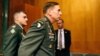 США: командующий Петреус ответил в сенате за Ирак