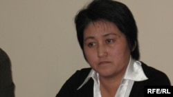 Журналист Гүлжанат Шонабай Медеу аудандық сотында. Алматы, 21 қараша 2008 ж.