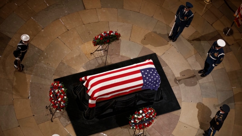 Вашингтон затворен поради погребната церемонија за Буш