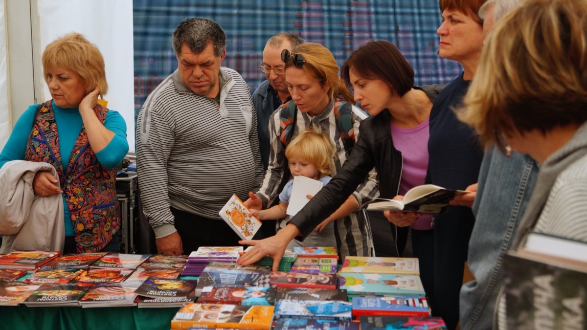 Книги на украинском языке и о войне: что читает восток Украины
