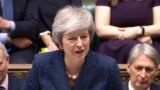 În 12 decembrie șefa guvernului britanic Theresa May a supraviețuit unui vot de neîncredere
