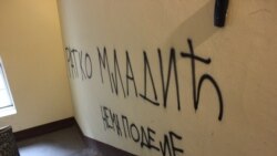 Grafit u zgradi u kojoj je kancelarija NVO Incijative mladih za ljudska prava (YIHR)