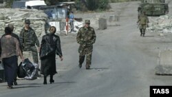 В Погранслужбе сообщили, что по мере развития инфраструктуры на территории Южной Осетии появится возможность обеспечивать жителей Ленингорского района за счет ресурсов республики, а пункты пропуска будут закрываться
