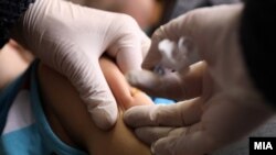 Вакцинирање на вакцинален пункт во Скопје