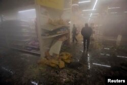 Centrul comercial Amstor bombardat în Donețk, 8 octombrie, 2014.