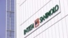 Логотип Intesa Sanpaolo на будівлі банку, фото ілюстративне