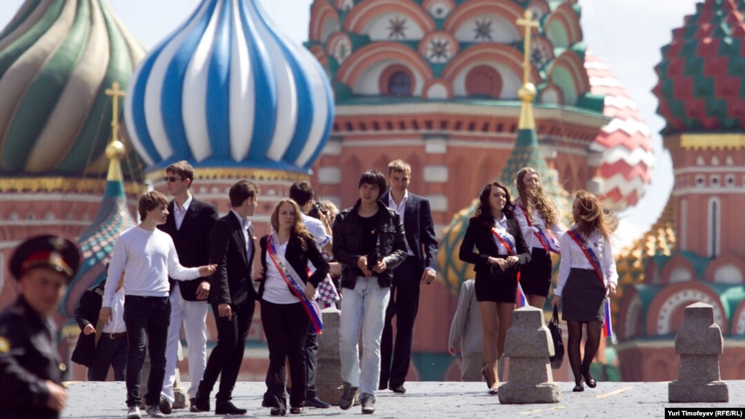 Выпускники московских школ на Красной площади