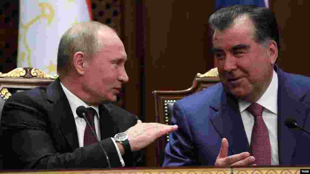 26 июл: Президенти Тоҷикистон Эмомалӣ Раҳмон бо Владимир Путин тавассути телефон барномаи сафари 1 августаш ба Маскавро баҳс кардааст. 