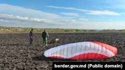 Ucraineanul care a traversat ilegal frontiera din Ucraina în Republica Moldova cu o parapantă cu motor, la 26 octombrie 2026